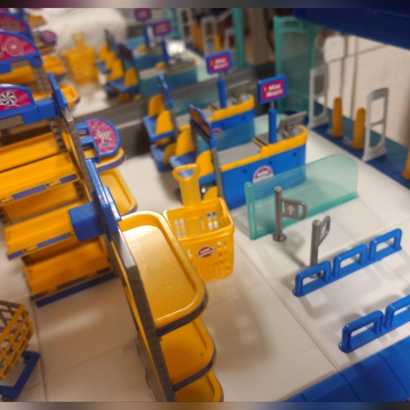 MiniBrands MiniMart Playset BUILT & will ship either way - Picture 4 of 13
